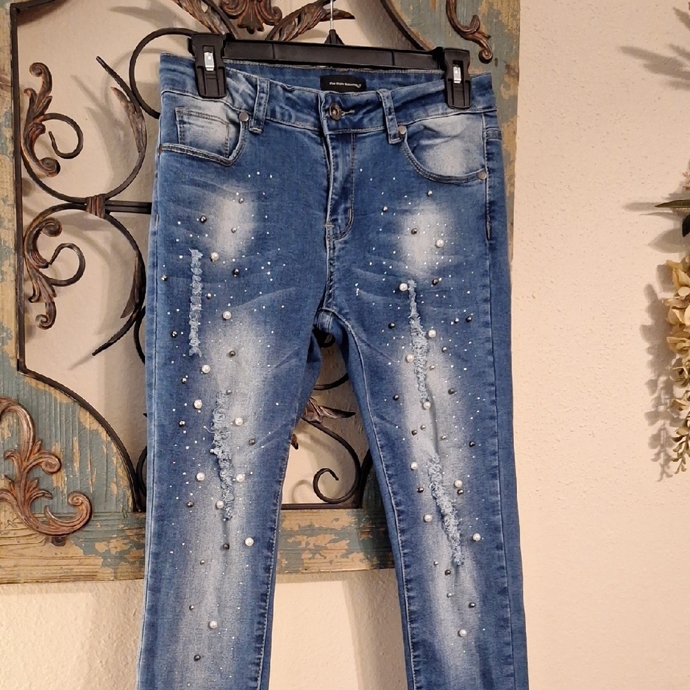 Stylish Skinny Jeans with Studded Pearl Details. NWOT Size 5 - Picture 6 of 13